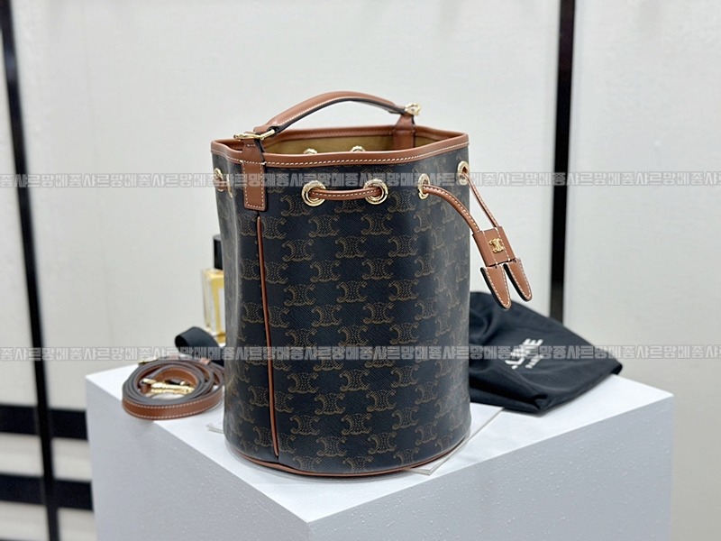 셀린느클라라트리옹프스몰  20260310-111132-009루.jpg