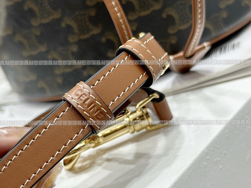 셀린느클라라트리옹프스몰  20260310-111133-011루.jpg