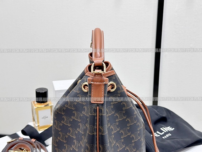 셀린느클라라트리옹프스몰  20260310-111133-013루.jpg