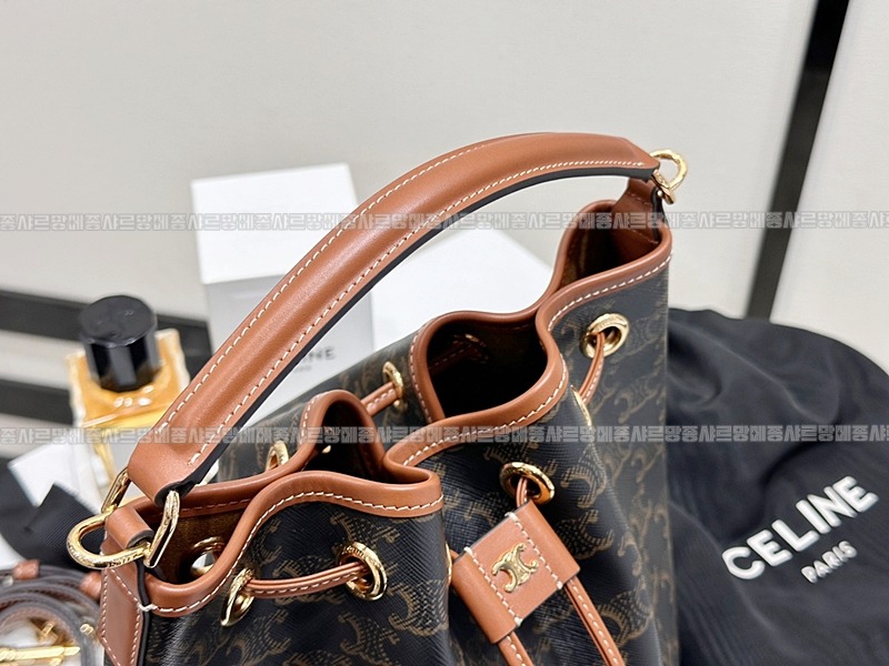 셀린느클라라트리옹프스몰  20260310-111133-012루.jpg