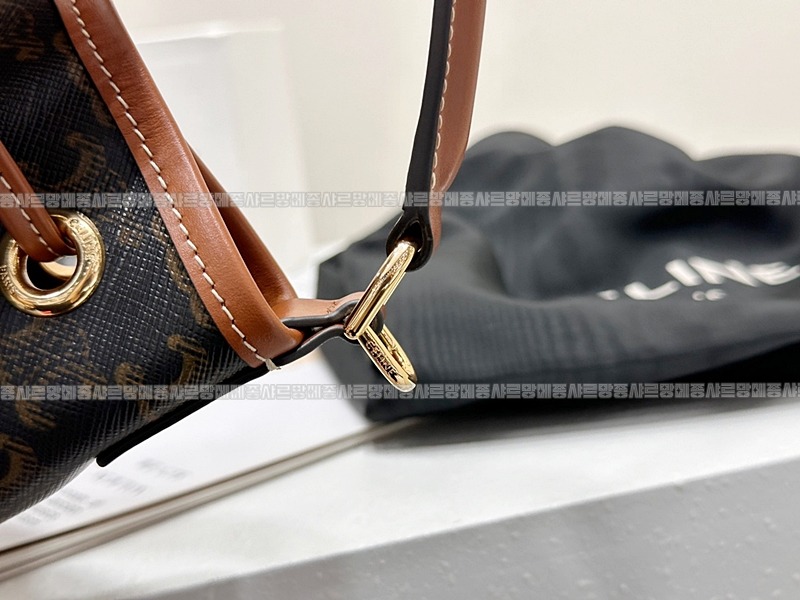 셀린느클라라트리옹프스몰  20260310-111134-015루.jpg