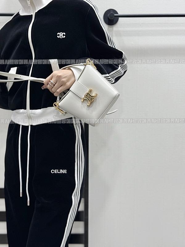 셀린느트리옹프미니버킷백  20260310-113018-020루.jpg