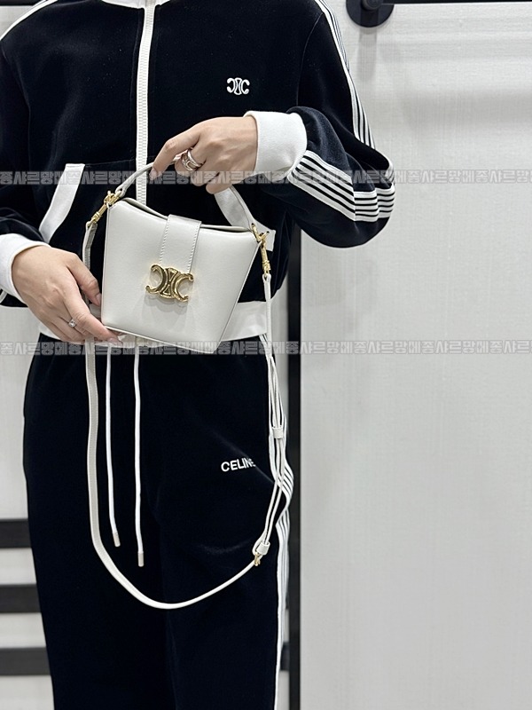 셀린느트리옹프미니버킷백  20260310-113018-022루.jpg