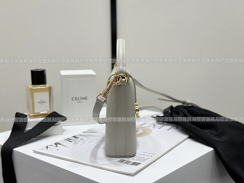 셀린느트리옹프미니버킷백  20260310-113015-003루.jpg
