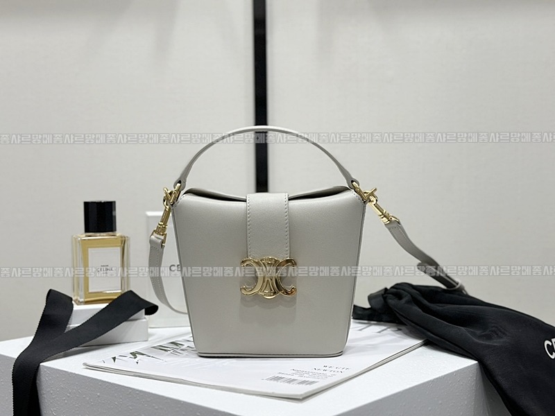 셀린느트리옹프미니버킷백  20260310-113015-001루.jpg