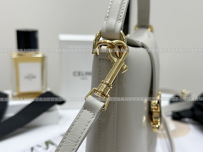 셀린느트리옹프미니버킷백  20260310-113016-005루.jpg