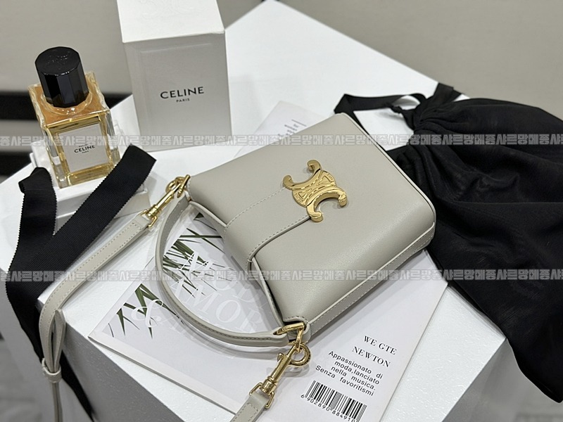 셀린느트리옹프미니버킷백  20260310-113016-007루.jpg