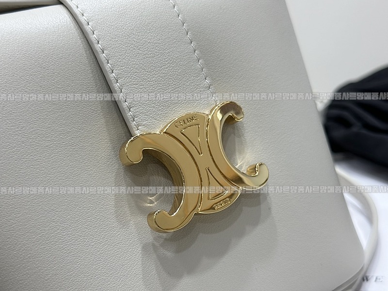 셀린느트리옹프미니버킷백  20260310-113016-010루.jpg