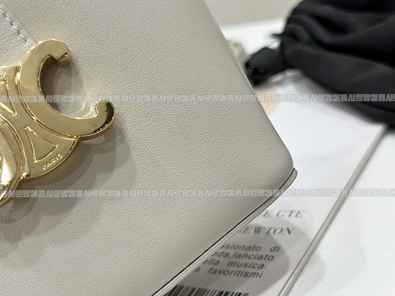 셀린느트리옹프미니버킷백  20260310-113017-014루.jpg