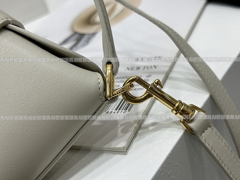 셀린느트리옹프미니버킷백  20260310-113017-016루.jpg