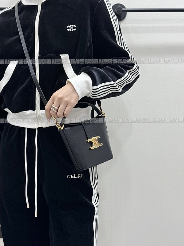 셀린느트리옹프미니버킷백  20260310-113332-017루.jpg