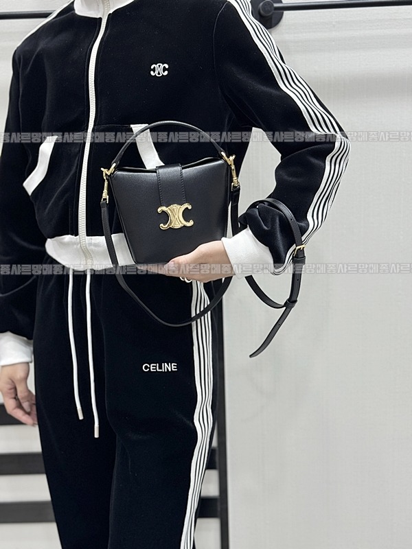 셀린느트리옹프미니버킷백  20260310-113333-018루.jpg