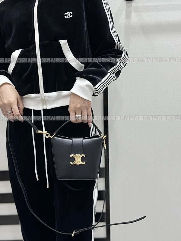 셀린느트리옹프미니버킷백  20260310-113333-021루.jpg
