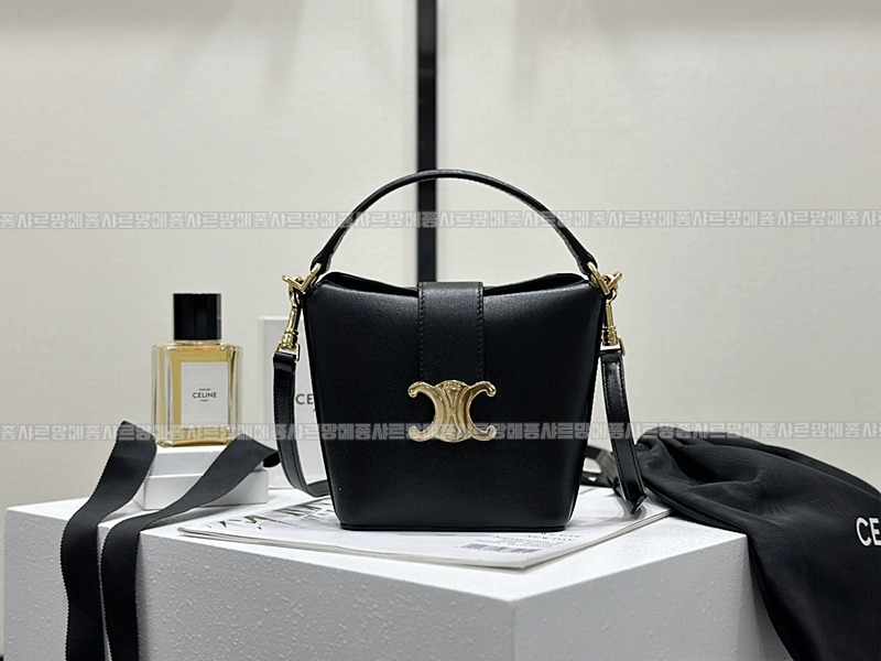 셀린느트리옹프미니버킷백  20260310-113330-001루.jpg