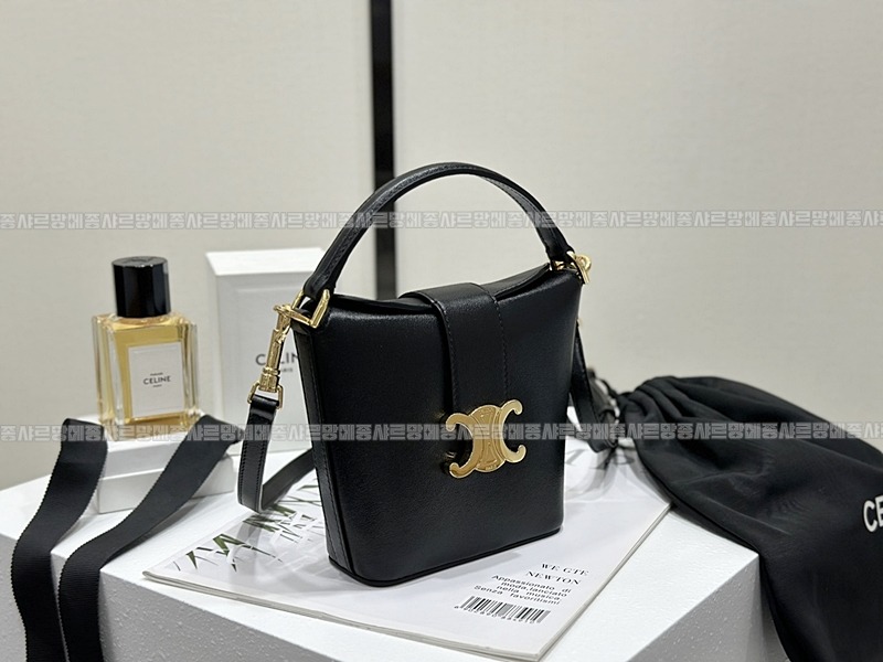 셀린느트리옹프미니버킷백  20260310-113330-002루.jpg