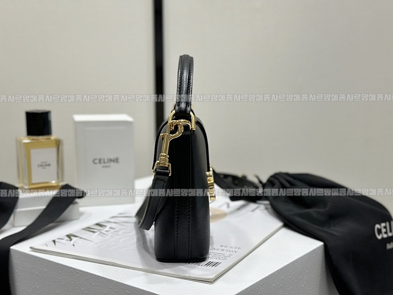 셀린느트리옹프미니버킷백  20260310-113330-003루.jpg