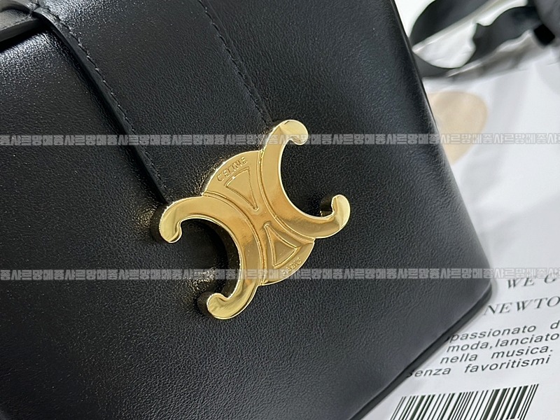 셀린느트리옹프미니버킷백  20260310-113331-010루.jpg