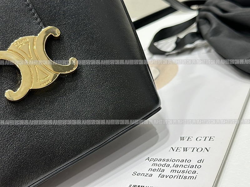 셀린느트리옹프미니버킷백  20260310-113332-013루.jpg