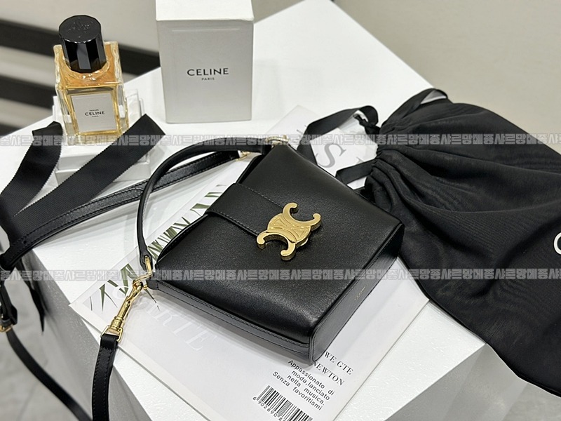 셀린느트리옹프미니버킷백  20260310-113332-014루.jpg