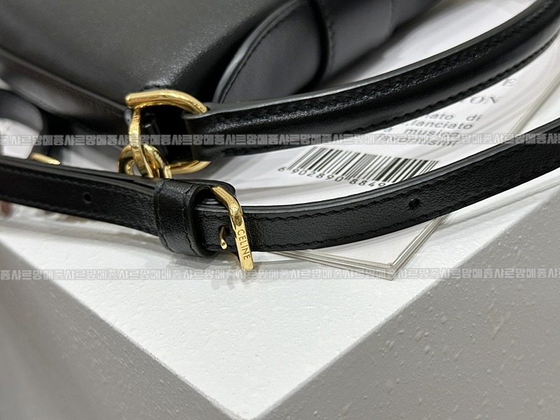 셀린느트리옹프미니버킷백  20260310-113332-015루.jpg