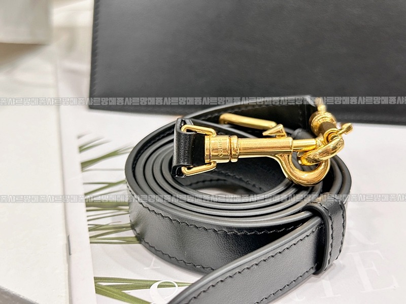 셀린느루이즈백  20260310-125440-013루.jpg