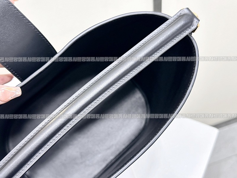 셀린느루이즈백  20260310-125440-014루.jpg