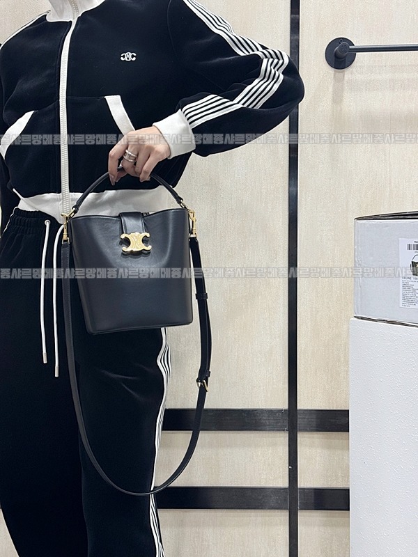 셀린느루이즈백스몰      20260310-134953-018루.jpg