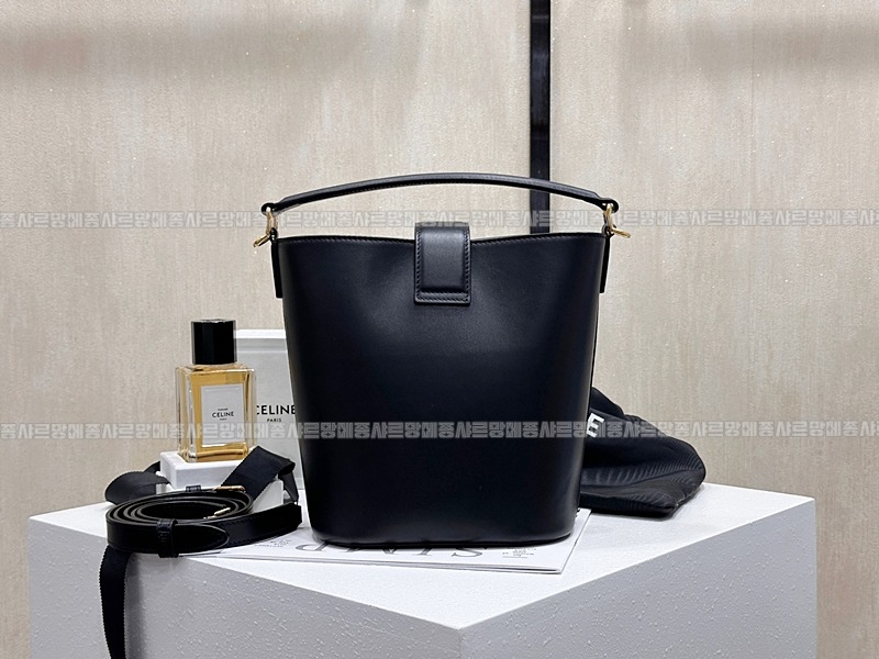 셀린느루이즈백스몰      20260310-134950-004루.jpg