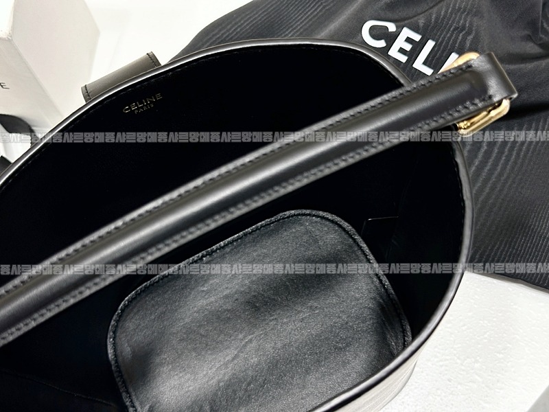 셀린느루이즈백스몰      20260310-134950-005루.jpg