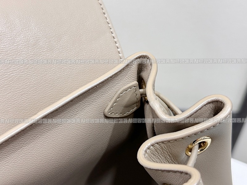 셀린느보니백팩      20260310-151320-009루.jpg