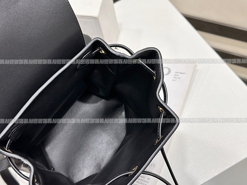 셀린느보니백팩      20260310-152035-006루.jpg