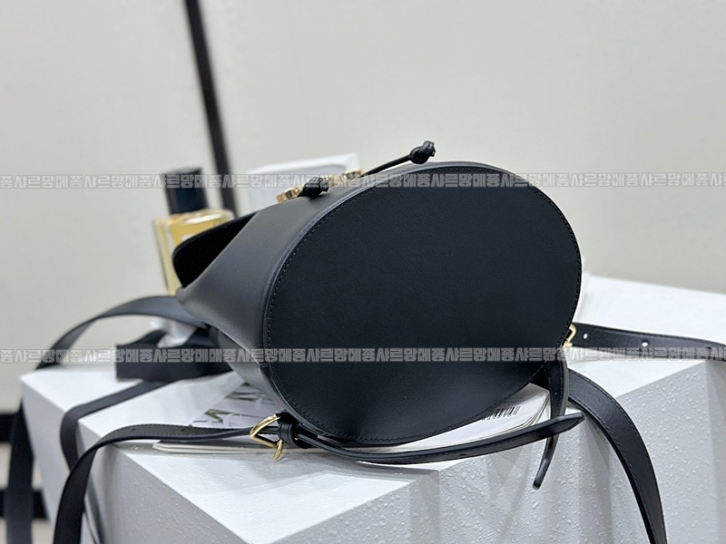 셀린느보니백팩      20260310-152035-008루.jpg