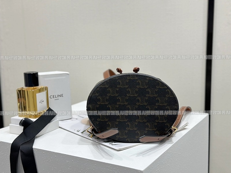 셀린느보니백팩      20260310-152442-008루.jpg