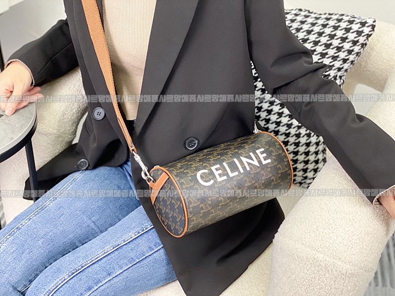 셀린느버티컬카바스스몰      20260310-153308-026루.jpg