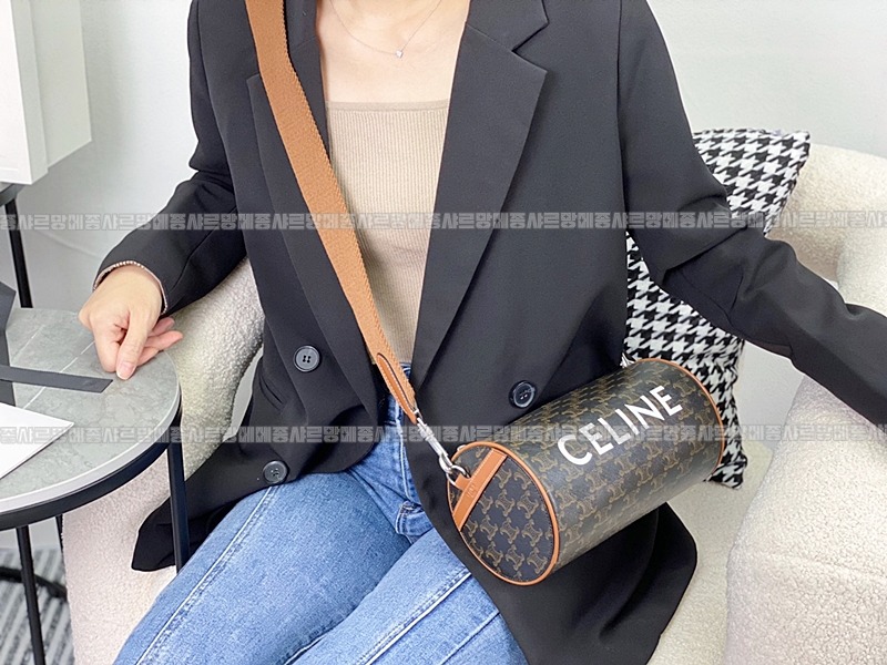 셀린느버티컬카바스스몰      20260310-153309-027루.jpg