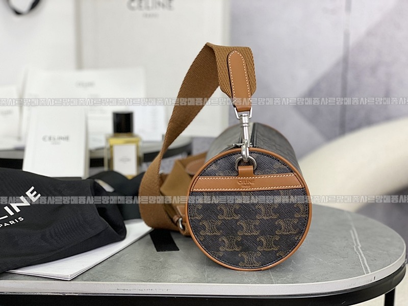 셀린느버티컬카바스스몰      20260310-153305-004루.jpg