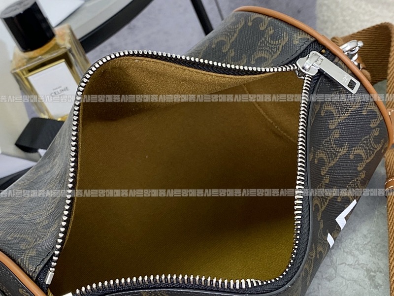 셀린느버티컬카바스스몰      20260310-153306-006루.jpg