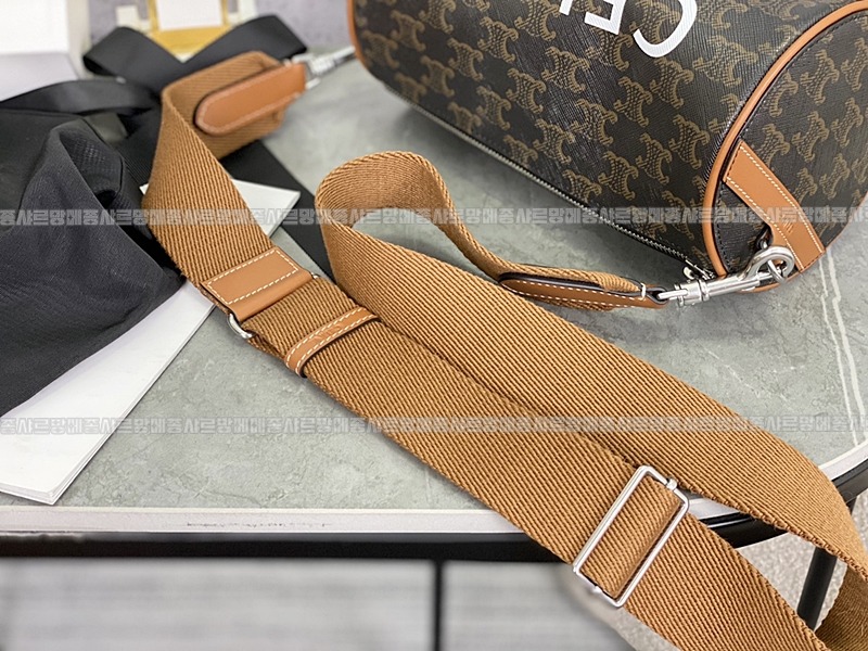 셀린느버티컬카바스스몰      20260310-153306-008루.jpg