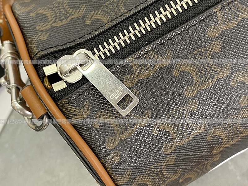 셀린느버티컬카바스스몰      20260310-153307-019루.jpg