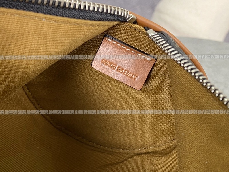 셀린느버티컬카바스스몰      20260310-153308-024루.jpg