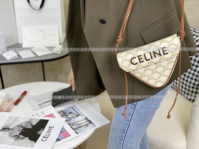 셀린느트리옹프크라이앵글백      20260310-154829-021루.jpg