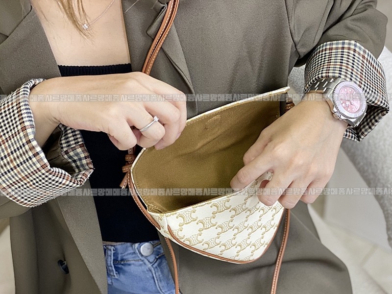 셀린느트리옹프크라이앵글백      20260310-154829-022루.jpg