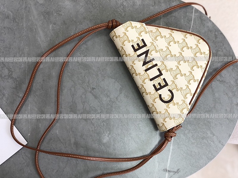 셀린느트리옹프크라이앵글백      20260310-154827-005루.jpg