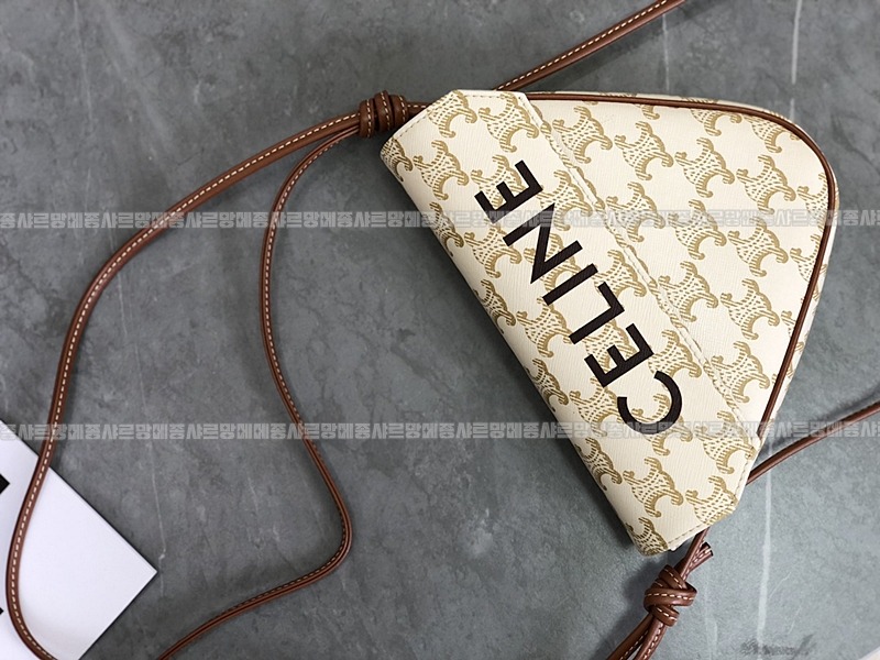 셀린느트리옹프크라이앵글백      20260310-154828-010루.jpg