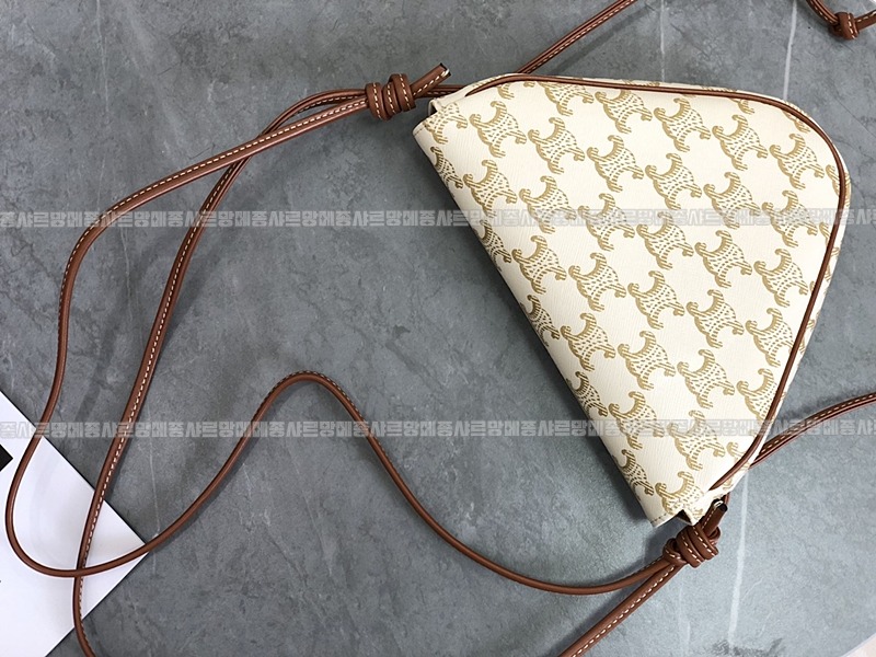 셀린느트리옹프크라이앵글백      20260310-154828-011루.jpg