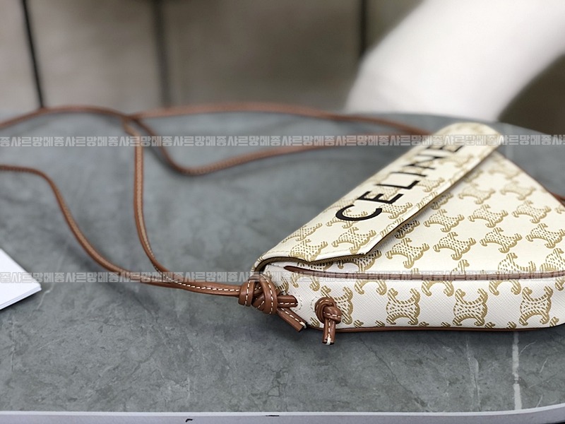 셀린느트리옹프크라이앵글백      20260310-154828-014루.jpg