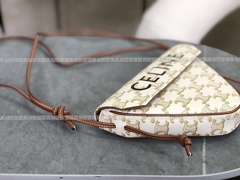 셀린느트리옹프크라이앵글백      20260310-154828-015루.jpg