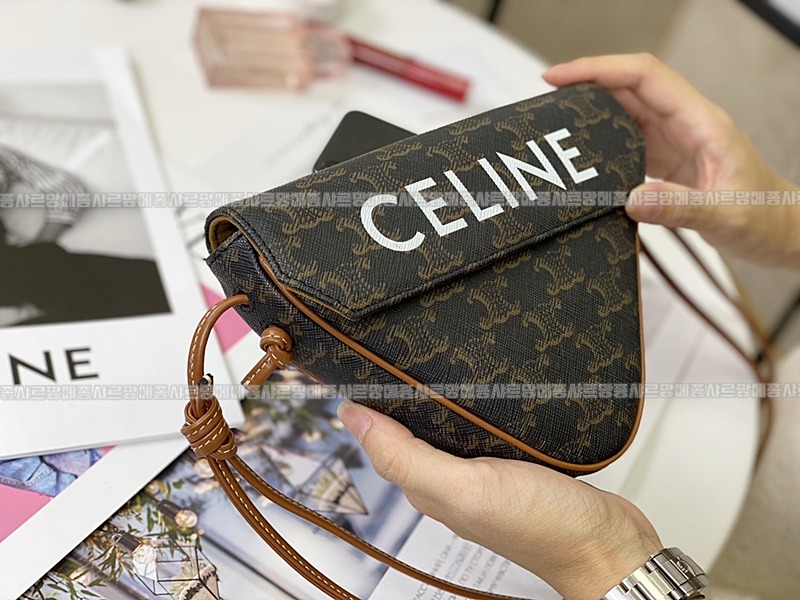 셀린느트리옹프크라이앵글백      20260310-155236-019루.jpg