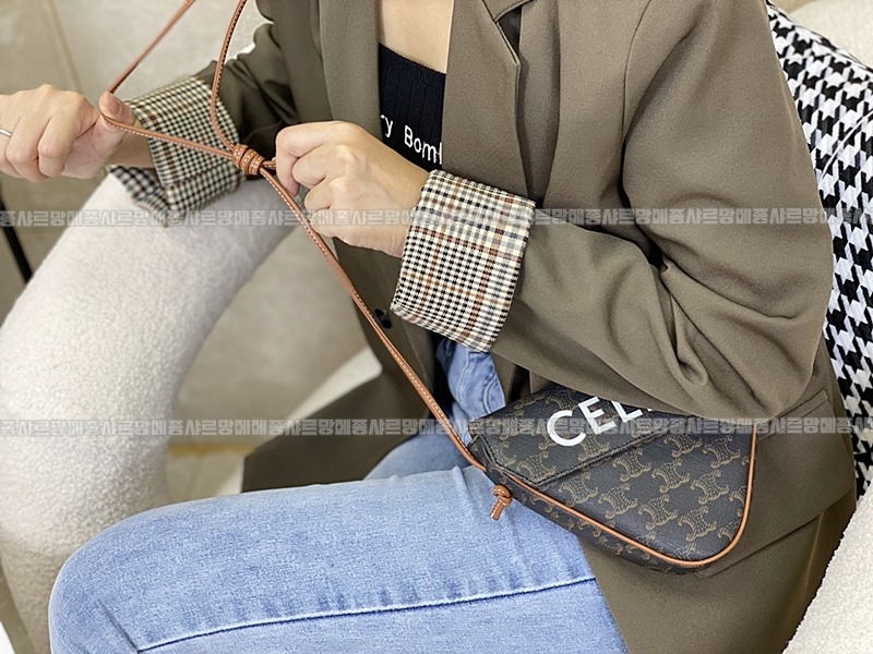 셀린느트리옹프크라이앵글백      20260310-155237-021루.jpg
