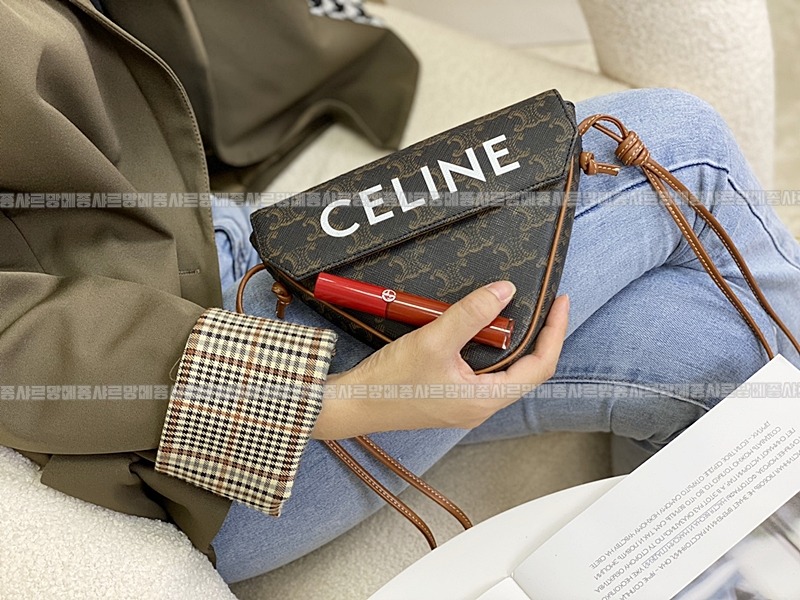 셀린느트리옹프크라이앵글백      20260310-155237-020루.jpg